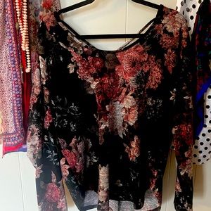 NWOT Women’s Floral Daytrip Xl Top